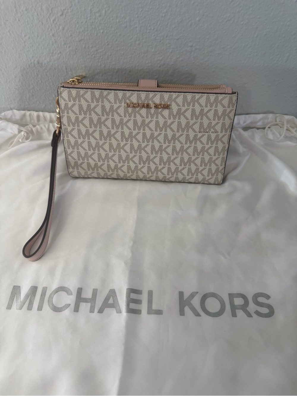 Michael Kors Beige/Light Pink Signature Wristlet